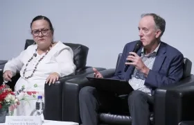 Representante de la ONU para los Derechos Humanos en Colombia, Scott Campbell; y la consejera presidencial para las regiones de Colombia, Luz María Múnera. 