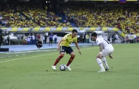 Santiago Arias, lateral derecho colombiano.