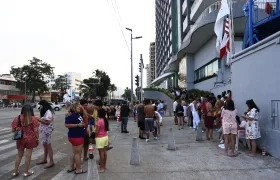 Personas evacuando los edificios tras el sismo en Ciudad de México. 