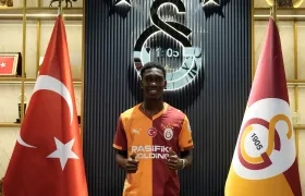 Yáser Asprilla con la camiseta del Galatasaray.