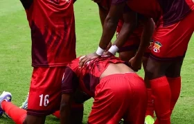 Jugadores del Barranquilla FC celebran uno de los goles ante Atlético.