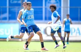 El colombiano José Enamorado durante un entrenamiento con Gremio.