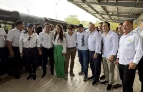 Alcalde Char junto a las directivas de Gases del Caribe y Transmetro.