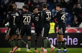 Luis Díaz festeja uno de los goles con sus compañeros. 