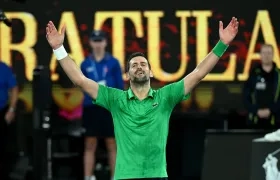 Novak Djokovic celebra tras su victoria sobre Alexander Zverev.