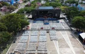 Escenario de la coronación de los reyes del Carnaval de la 44, en la Plaza de La Paz. 