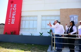 Gobernador Eduardo Verano en la entrega de la ESE de Repelón renovada. 