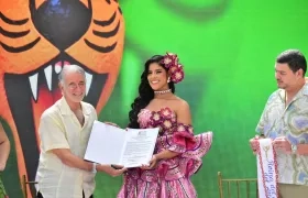 El Gobernador Eduardo Verano y la Reina Stefanny Martínez Barceló.