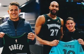 James Rodríguez intercambió camisetas con Rudy Gobert, estrella de los Timberwolves de Minnesota.