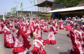 Aspirantes al Reinado Popular desfilaron en la Gran Parada de Tradición.