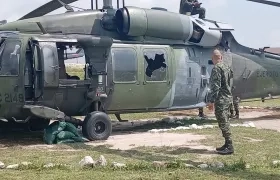 El helicóptero afectado tras el ataque con drones en zona rural de Montecristo, Bolívar. 