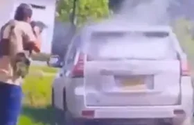 Momento en que disparan a la camioneta.