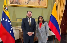 El ministro de Minas y Energía, Edwin Palma, y la presidenta encargada de Venezuela, Delcy Rodríguez.