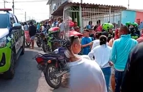 La Policía acordonó el lugar donde ocurrió el crimen en el barrio Villa Esperanza. 