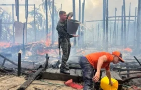 Incendio en playa de Mendihuaca.