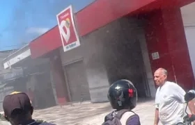 Bomberos atendieron la emergencia. 