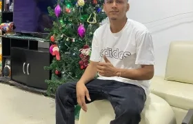 Alex Yuyceth Torres Suárez. 