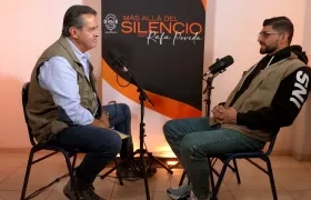 Freddy Huertas, exmiembro de 'Los canarios', en entrevista con el periodista Rafael Poveda.