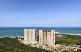 Vista aérea de Puntamarina Beach, en su primera etapa, conformada por las torres Sirena y Estrella. La segunda etapa contempla la Torre Corales, que se  ubicará al costado derecho del proyecto.