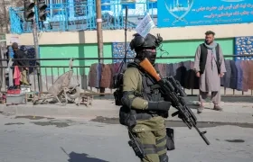 Un oficial de seguridad de los talibanes en Kabúl, Afganistán.