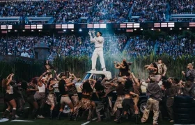 El cantante puertorriqueño Bad Bunny durante su actuación en el descanso del Super Bowl.