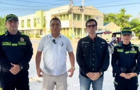 Coronel Eddy Sánchez, comandante de la Policía de Atlántico; alcalde de Ponedera, Juan Mendoza; y el Secretario del Interior, José Antonio Luque.
