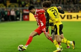 Luis Díaz en acción durante el clásico alemán.