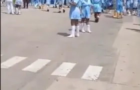 Trabajadores de la planta durante la evacuación. 