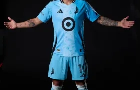 James Rodríguez con la camiseta de su nuevo club: Minnesota United.