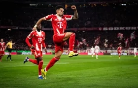 El colombiano Luis Díaz celebra su gol ante el Leipzig.