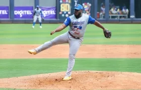 El pitcher dominicano Moisés Díaz trabajó cuatro entradas y cargó con la derrota.