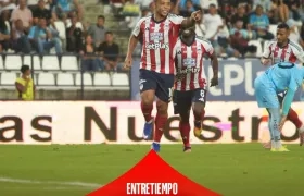 Luis Muriel festeja el primer gol del Junior, su quinto en el campeonato.