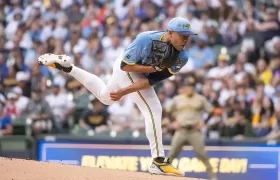 José Quintana actuó la temporada anterior con los Cerveceros de Milwaukee.