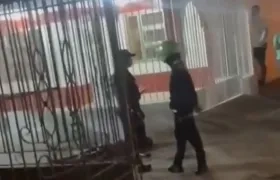 Autoridades en el lugar  del homicidio en Vista Hermosa.