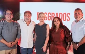 Los directores de los programas de posgrados y el presentador Ismael Barrios.