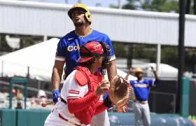 Reynaldo Rodríguez, lamentándose en un turno al bate.