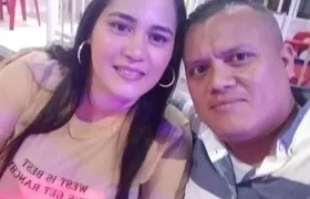 Natalia Jhoana Maestre González y su pareja, el expolicía Sergio Andrés León Franco. 