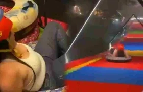 Momento del accidente de la mujer. 