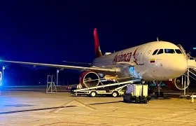 Imagen de referencia de avión aterrizando en el Cortissoz