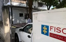 El CTI de la Fiscalía llegando a Medicina Legal. 
