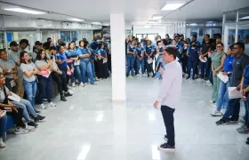 Camilo Torres en reunión con el empresariado.