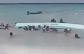 La lancha volcada esta tarde en Playa Blanca, en Barú. 