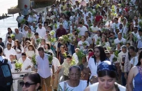 Con planta de areca para contribuir al cuidado del ambiente y los recursos naturales del territorio. 