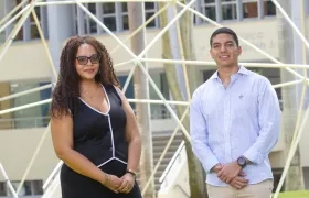 Alanys Graterol Cueto y el docente asesor, Fabián Andrés Díaz Hernández. 