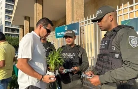 La Policía y Barranquilla Verde se encuentran realizando una jornada de educación ambiental.