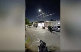 Momento de la trifulca en el barrio Evaristo Sourdís. 