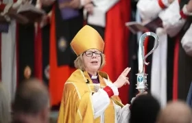 Sarah Mullally, primera mujer arzobispa de la Iglesia Anglicana.