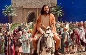 Jonathan Roumie, protagonista de la seria "Los elegidos". 