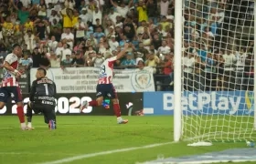 Teo Gutiérrez festejando el segundo gol de Junior.