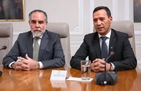 Armando Benedetti y Pedro Sánchez, ministros del Interior y Defensa, respectivamente. 